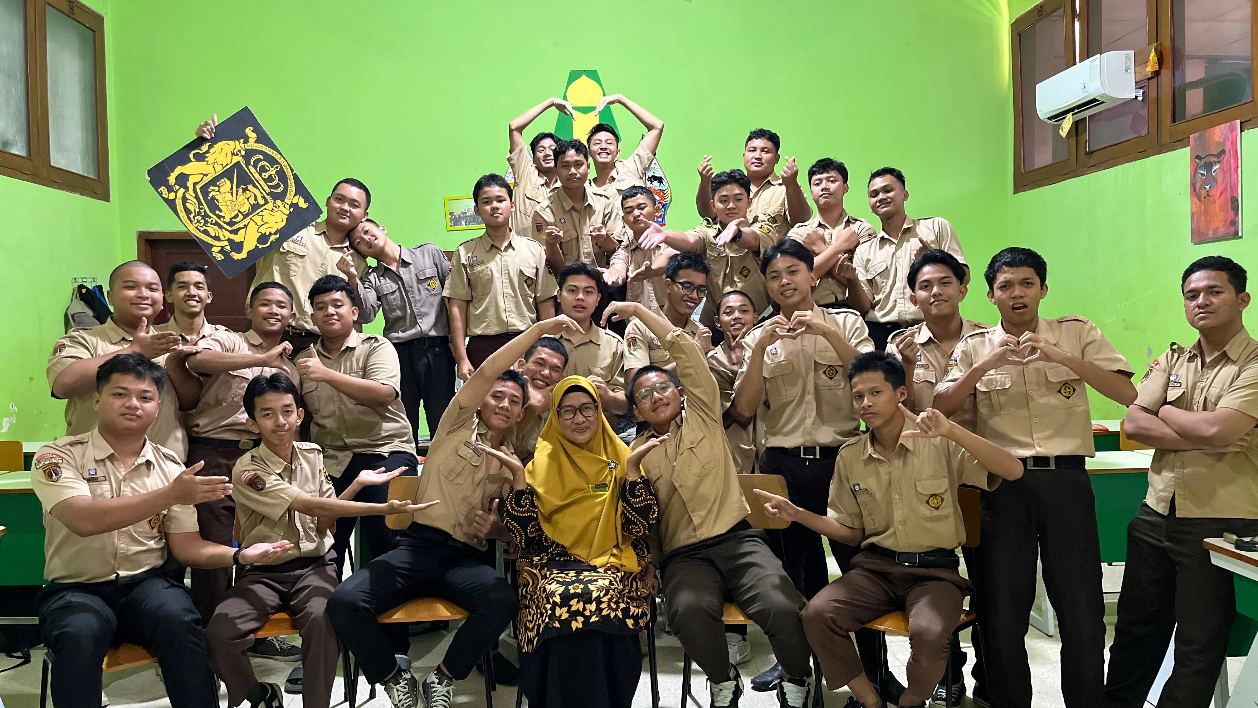 Foto kelas XII 5 SMA (SOCIALE' ALLSTAR) ke-2