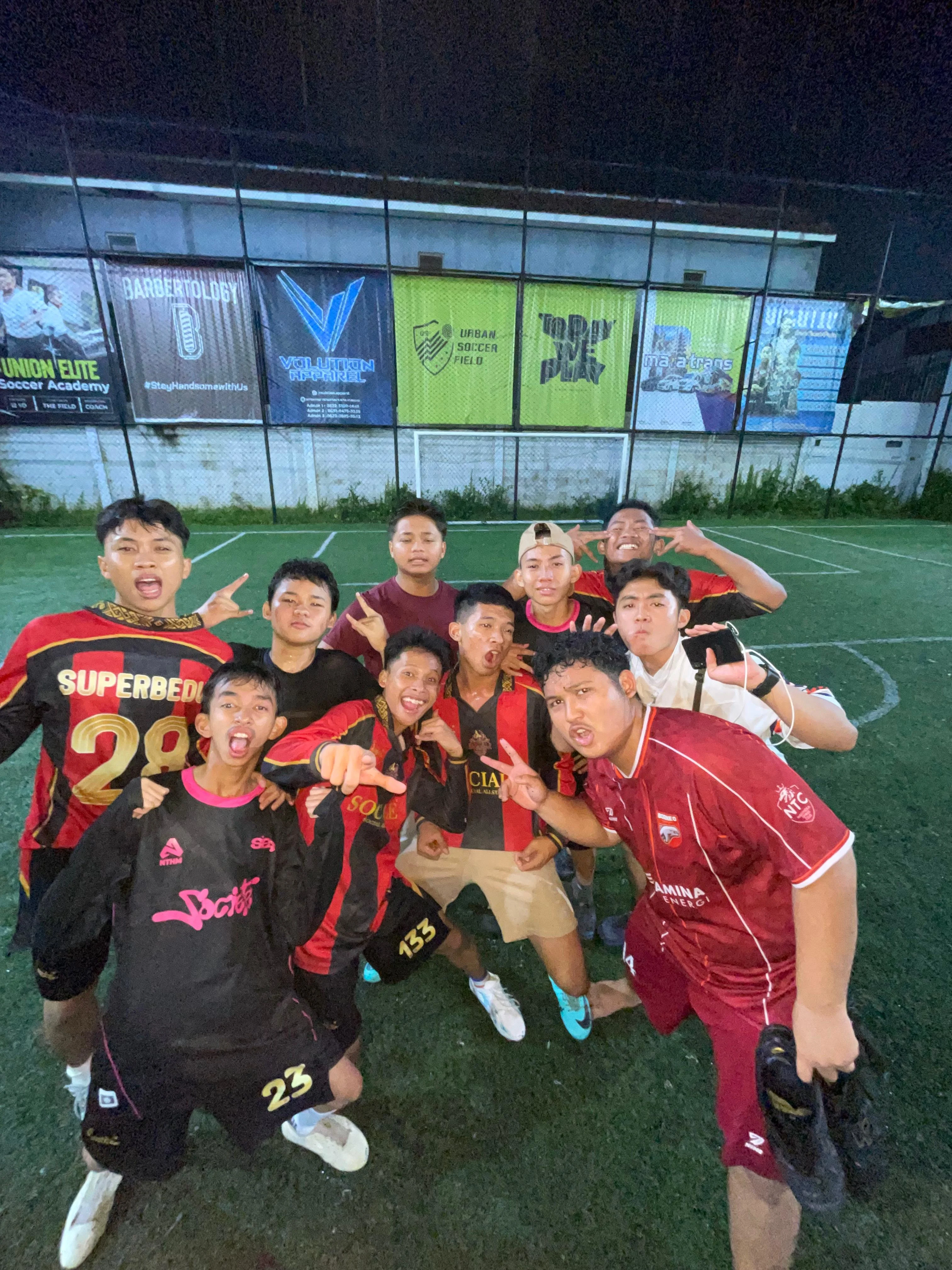 Foto kelas XII 5 SMA (SOCIALE' ALLSTAR) ke-5