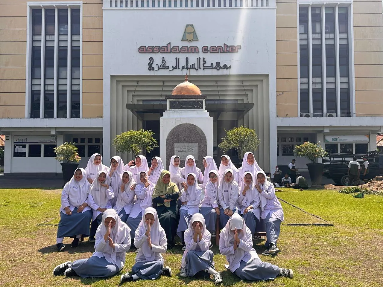 Foto kelas XII 3 SMA (SOCIAL SOCIETY) ke-6