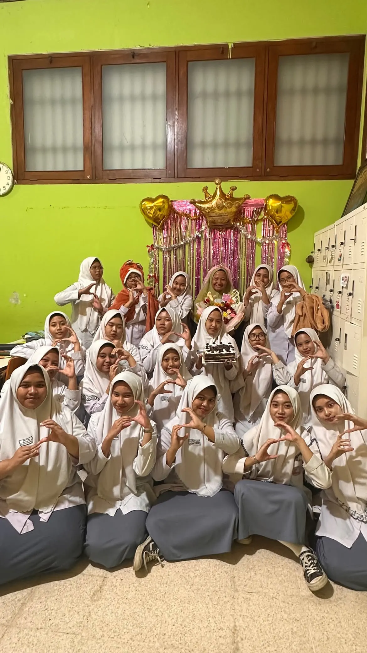 Foto kelas XII 3 SMA (SOCIAL SOCIETY) ke-7