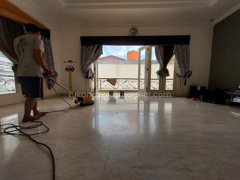 Lantai Marmer Kusam (Sebelum)