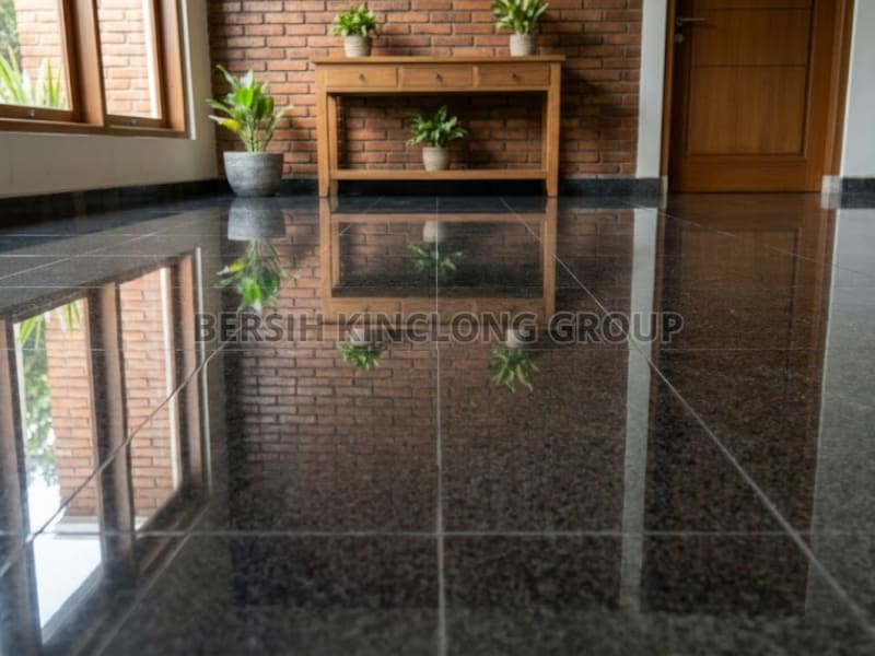 Lantai granit mengkilap sesudah dipoles dengan pad diamond