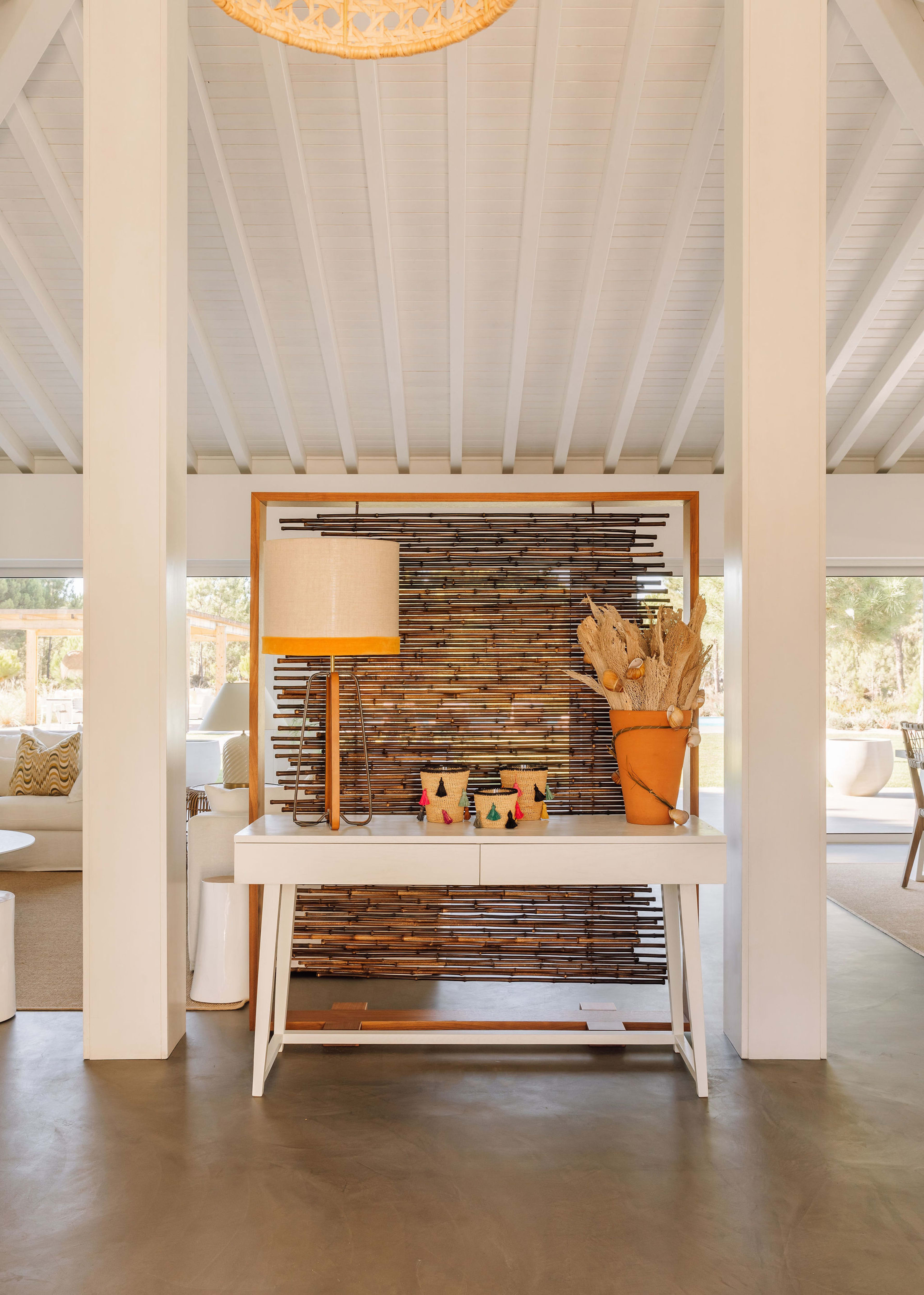 Fireplace lounge in timber and lime plaster, Spatia Comporta