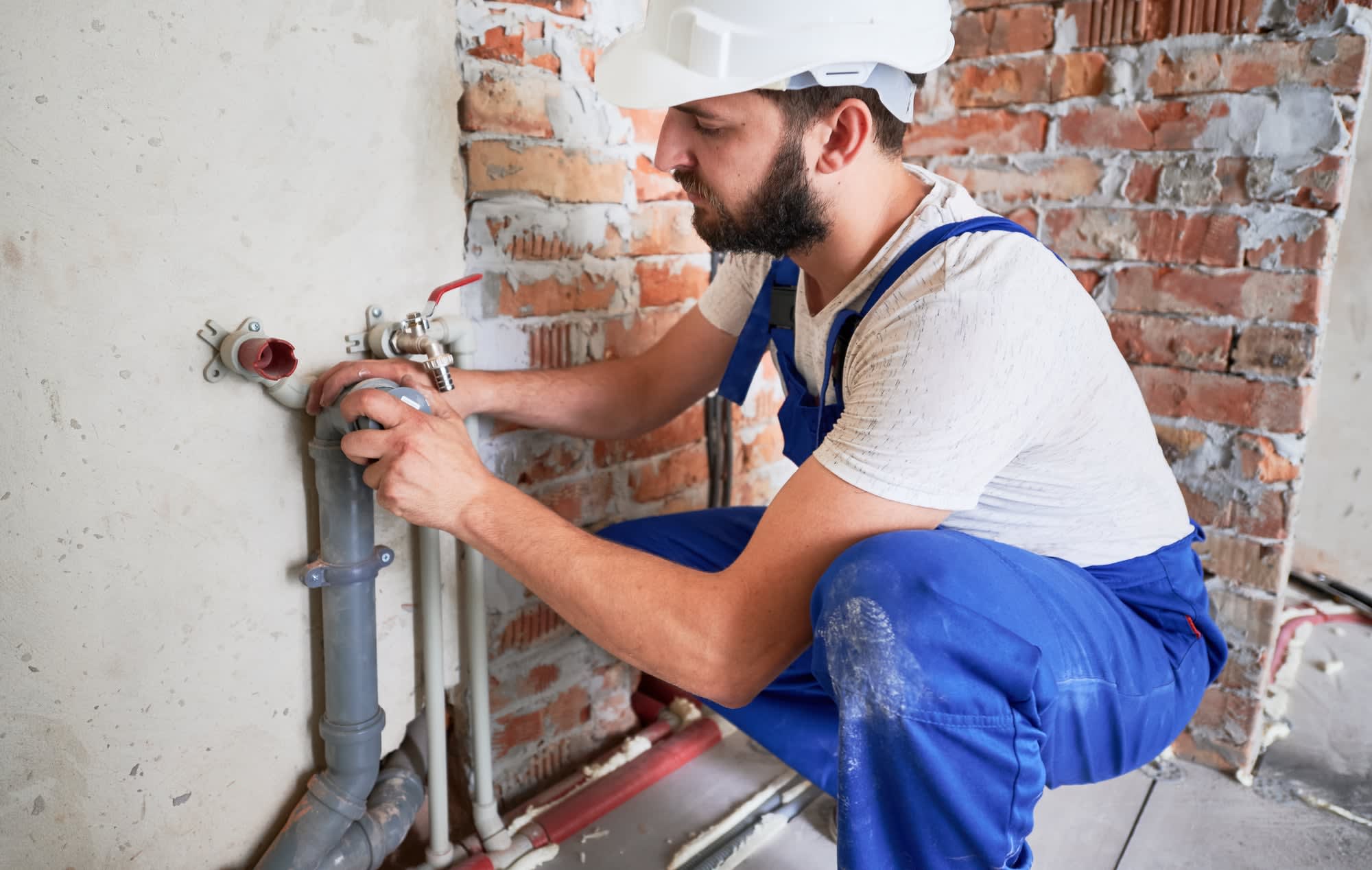 Débouchage urgent de canalisation par un plombier partenaire