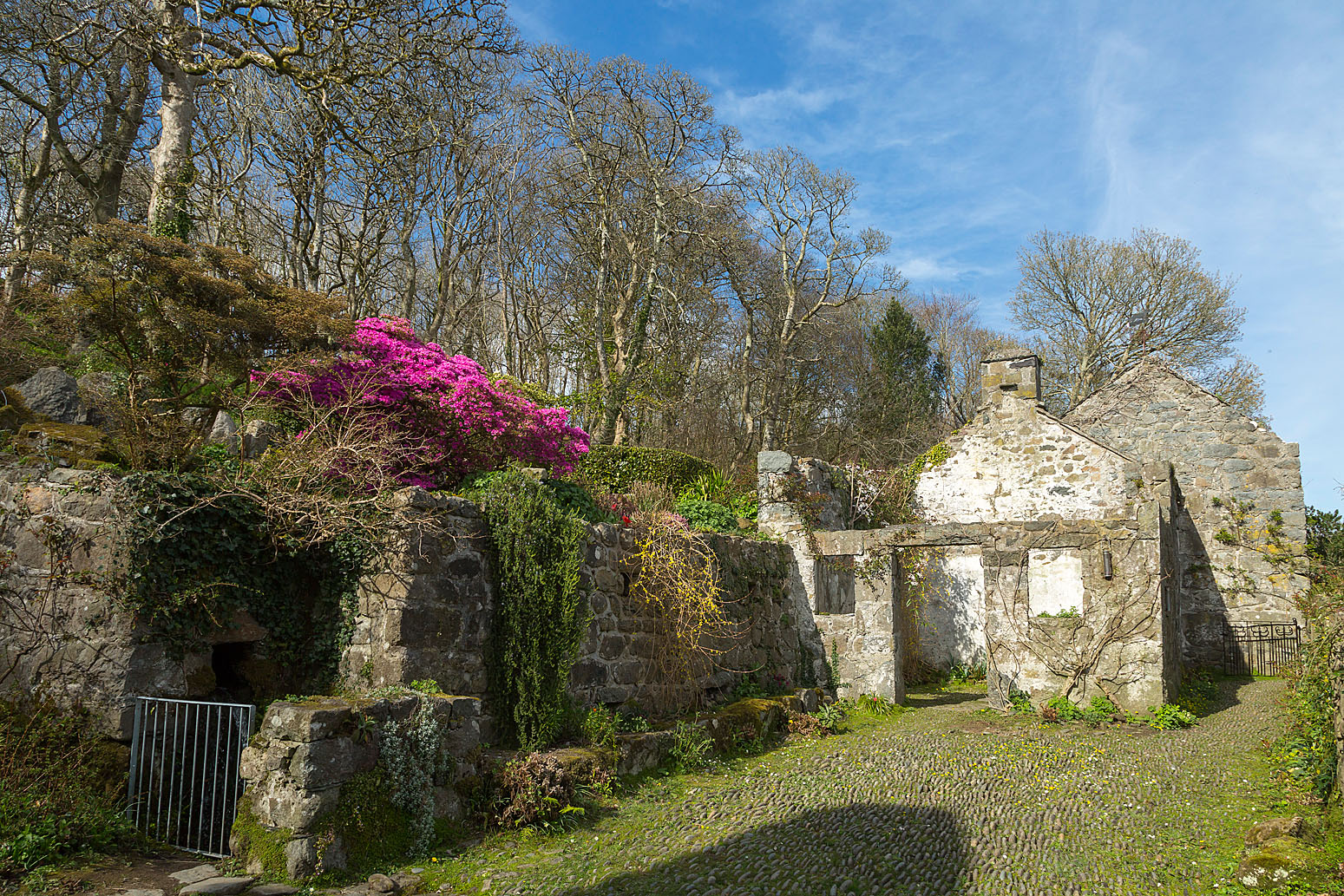 Plas yn Rhiw garden pathway