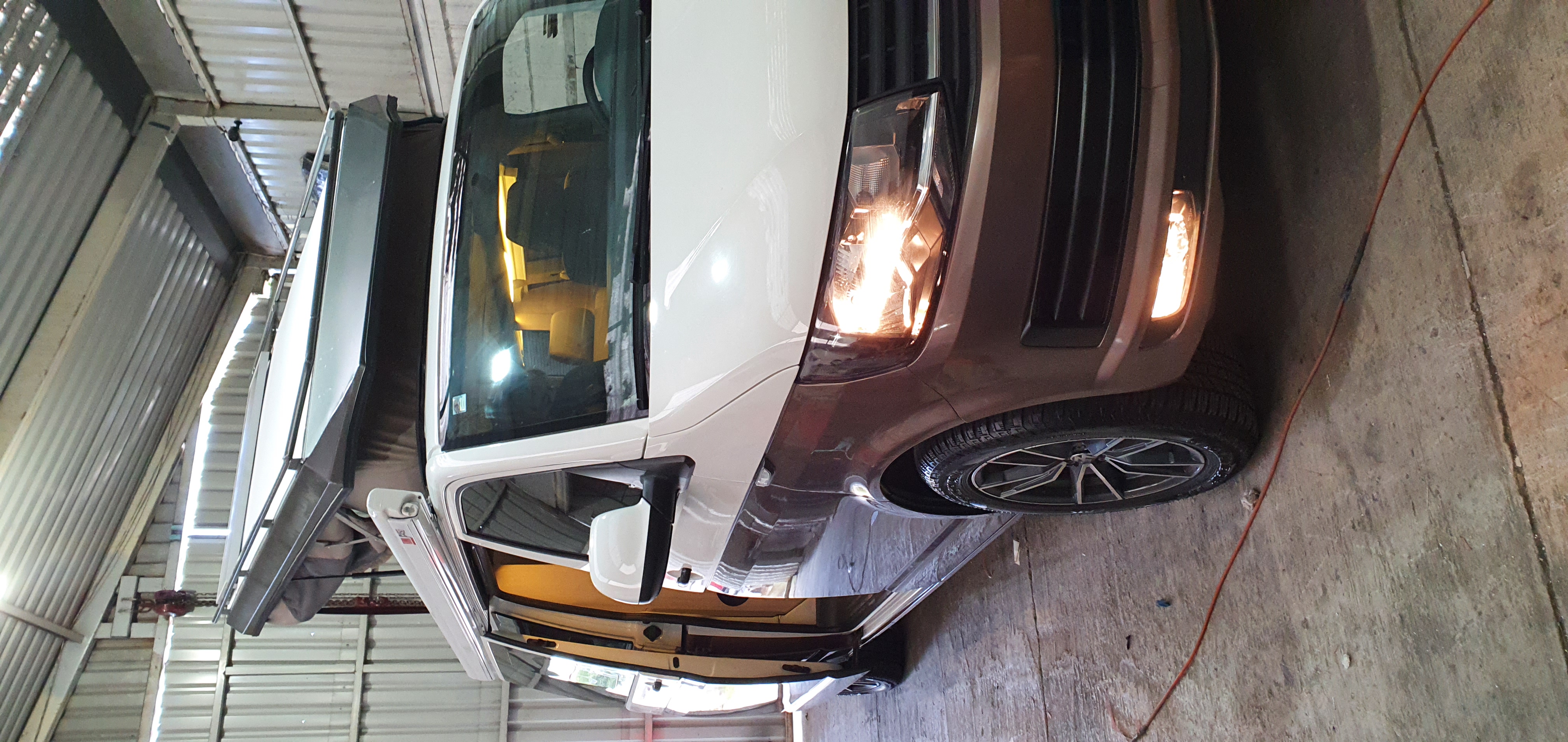 VW Transporter pop-up roof
