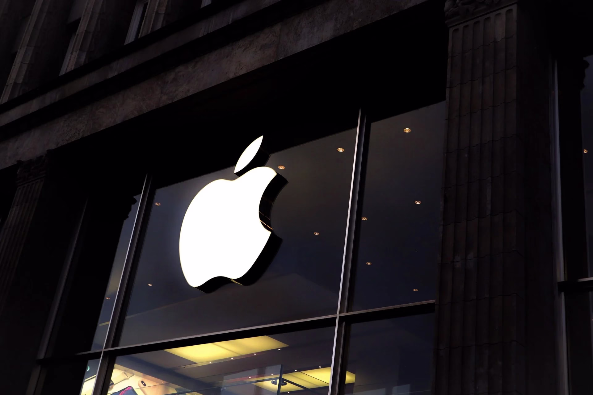 Apple's Big Supply Chain Pivot: Why India and Vietnam Are Key to US Shipments