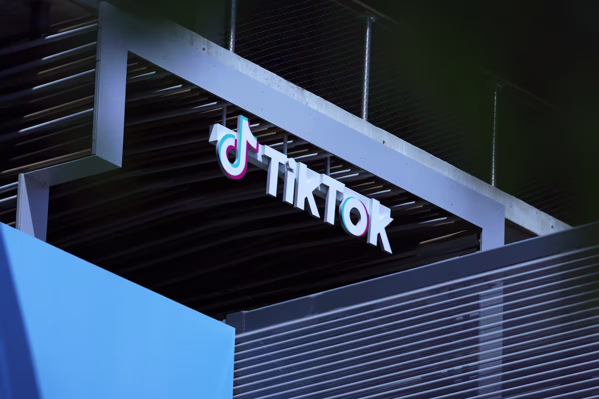 TikTok's Footnotes: Community-Driven Content Context