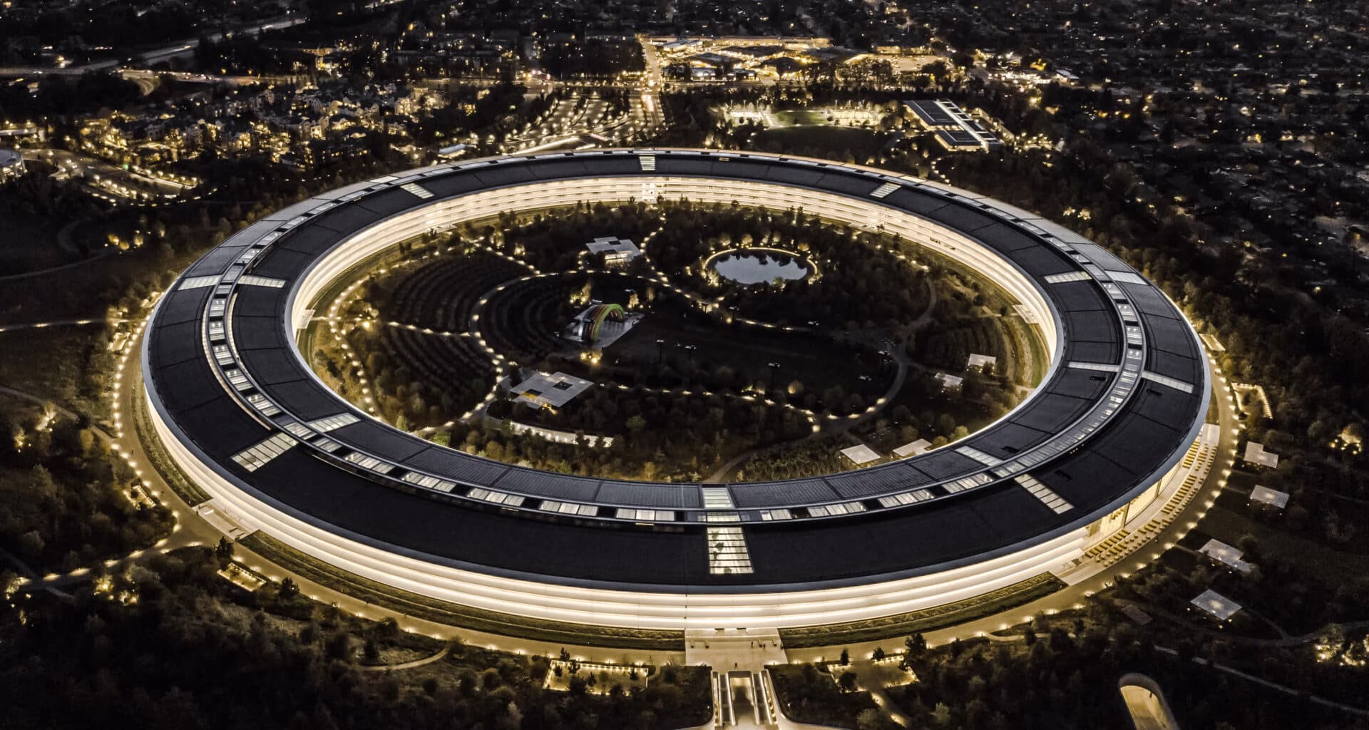 Apple's $19B US Chip Bet & India Pivot: Remaking the Global Supply Chain