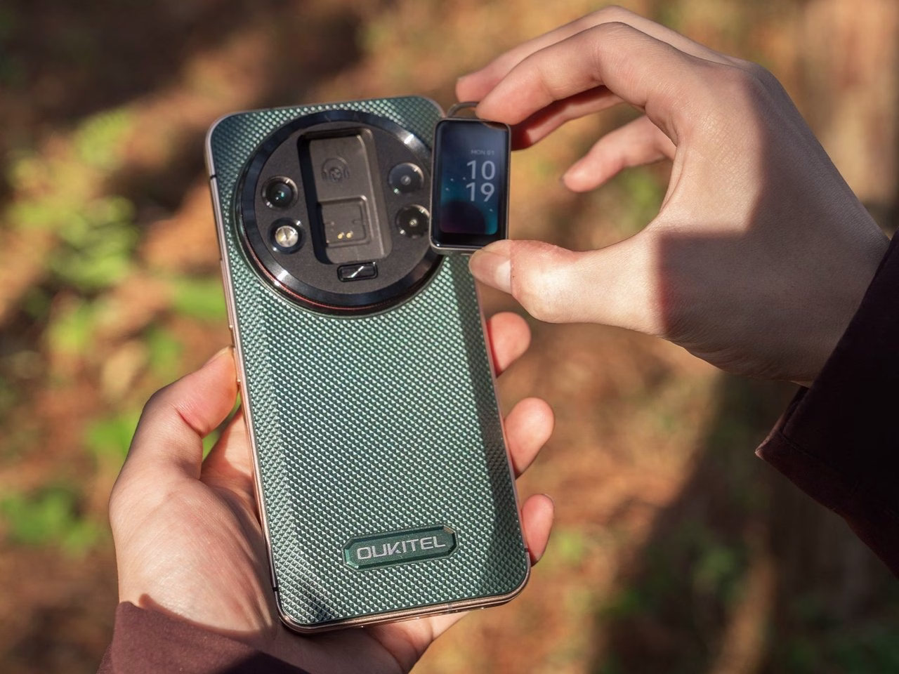 Gimmicky Modular Phone That Actually Works
