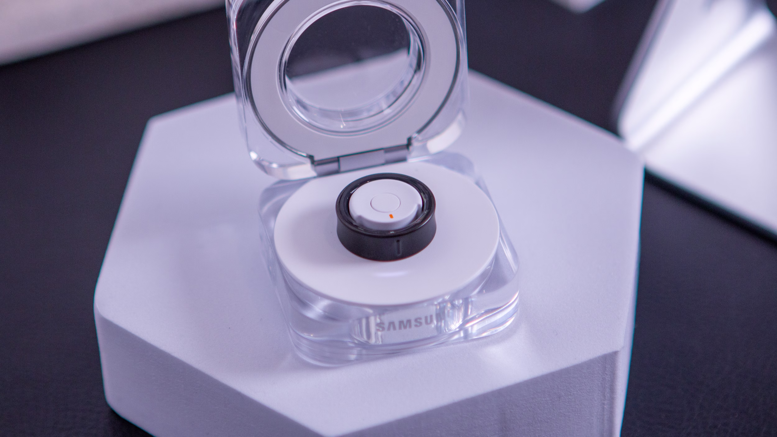 Samsung Quietly Unveils Limited-Edition Galaxy Ring in Two-Tone Titanium Black