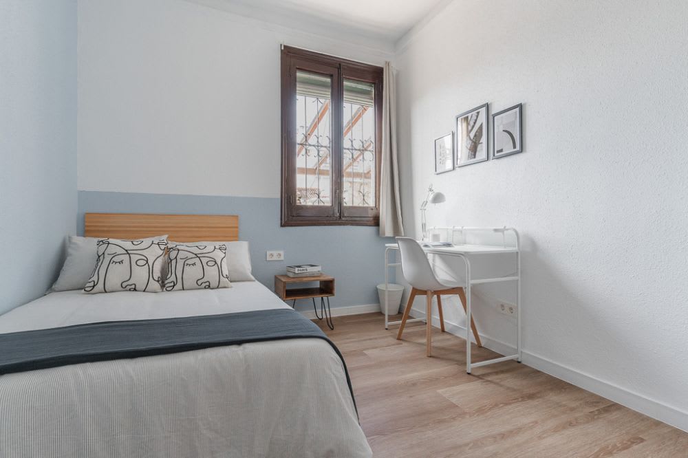 Furnished room in Preciados, room in a shared flat in Madrid