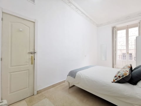 Charming room in Sol, room in a shared flat in Madrid, photo 4