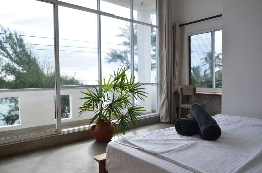 Room 07 Sunset Suite interior