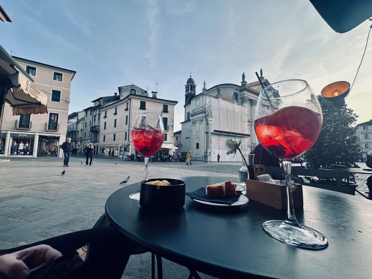 Aperitivo at trendy Leon Bar in Bassano del Grappa