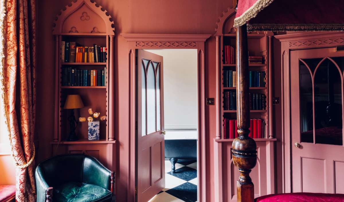 A quirky, book-filled nook with Gothic arches in Hazlitt's Hotel, evoking the historical charm that Gay London's accommodations can offer.