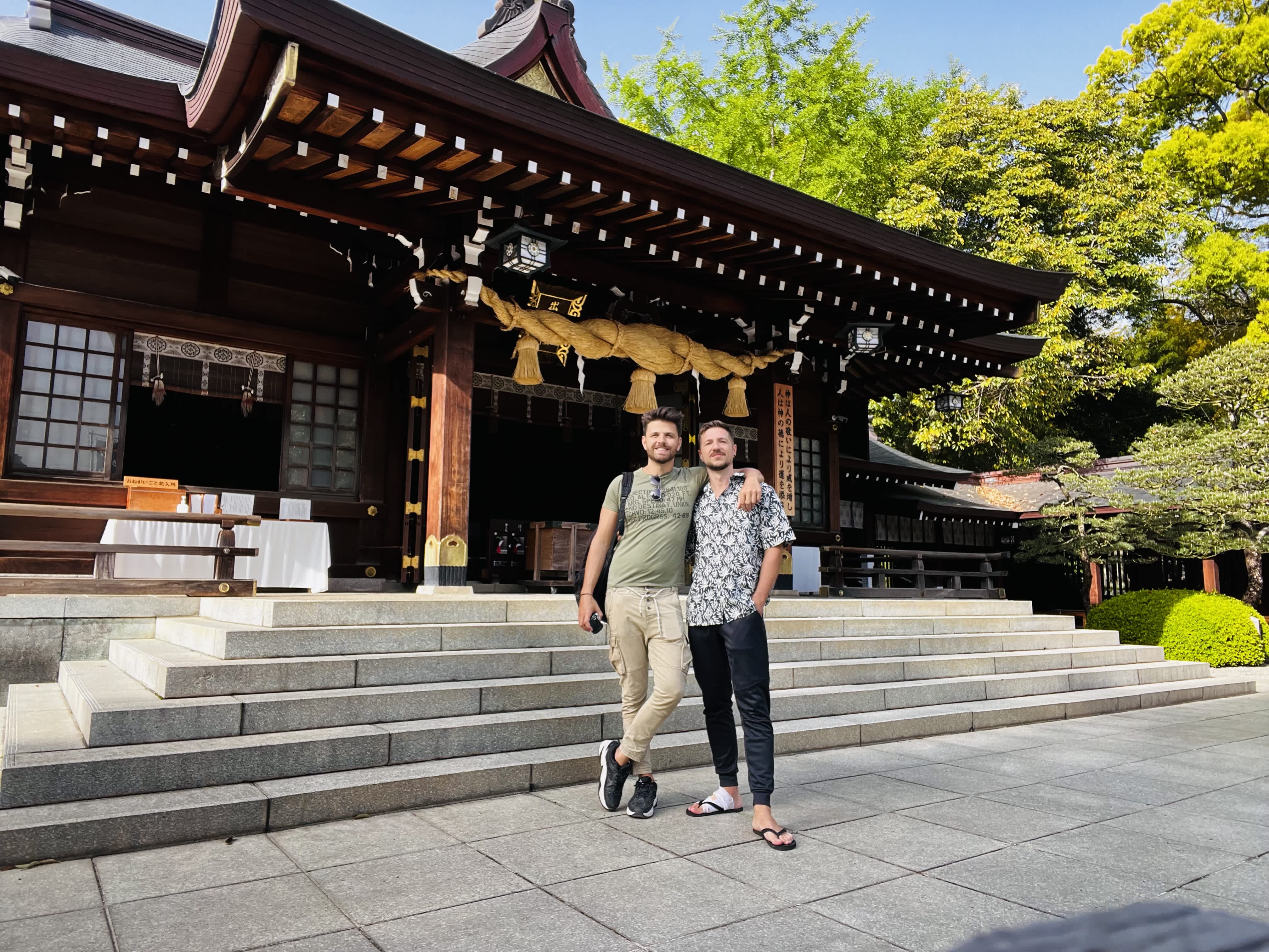 feeling instagrammers in the shrine 