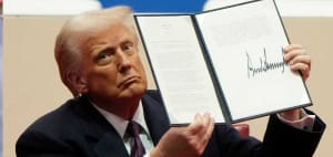 165 വർഷത്തെ ചരിത്രം തിരുത്തി; പുതുതായി അച്ചടിക്കുന്ന യുഎസ് പേപ്പർ കറൻസികളിൽ ഇനി മുതൽ ട്രംപിൻ്റെ ഒപ്പ്