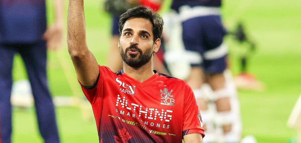 ചരിത്രം കുറിച്ച് ഭുവനേശ്വർ; ഐപിഎല്ലില്‍ തകർപ്പന്‍ റെക്കോർഡ് നേടുന്ന ആദ്യ പേസർ