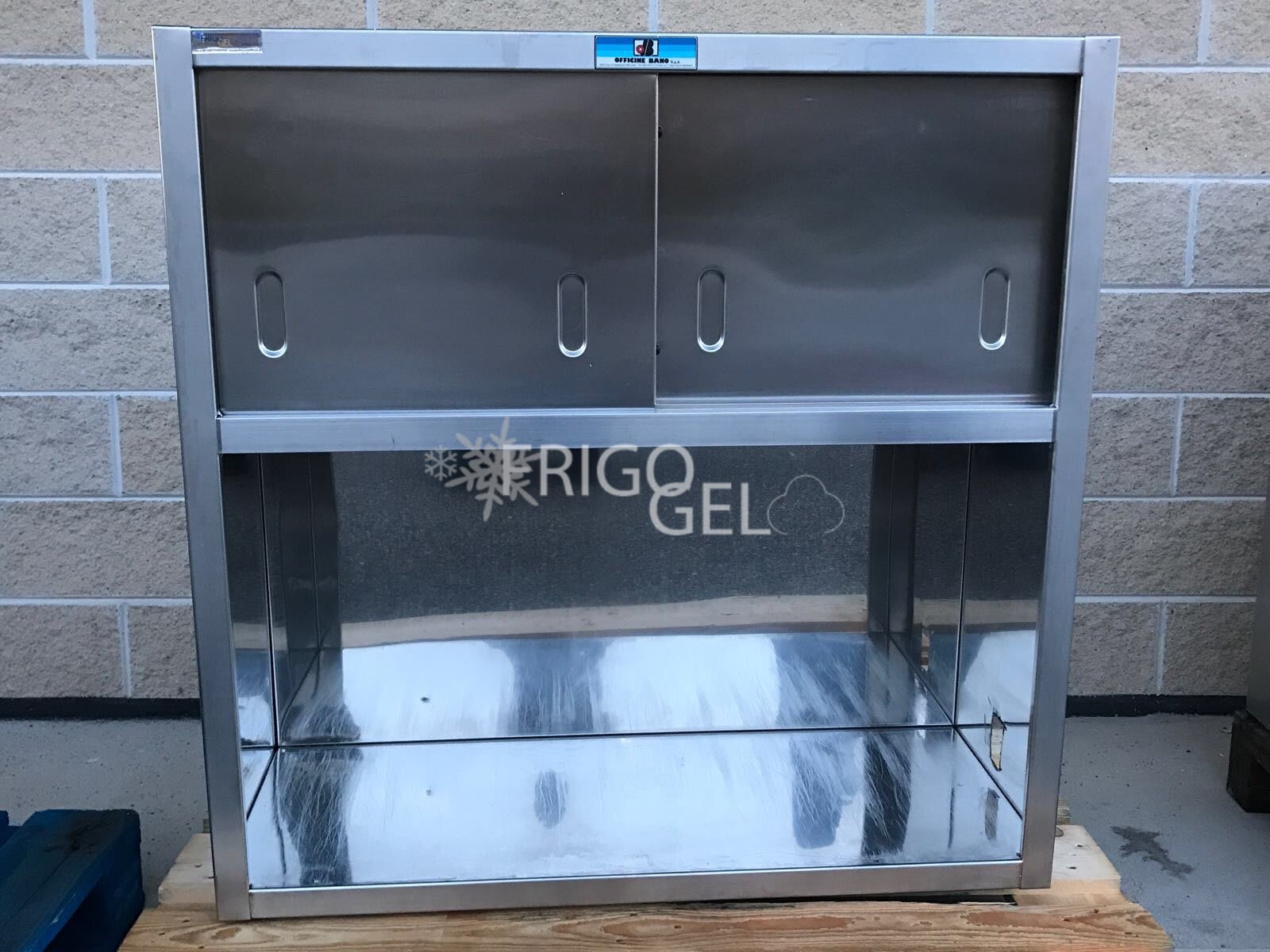 Bano stainless steel wall cabinet with doors
