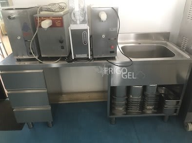 Tavolo con cassettiera vano a giorno e lavandino, con alzatina in acciaio inox  usato