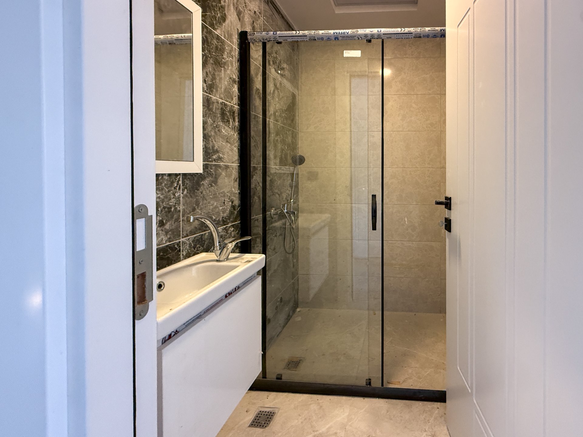 Çift Balkonlu, Çift Banyolu Lüks 3+1 Küçük Alide - 14