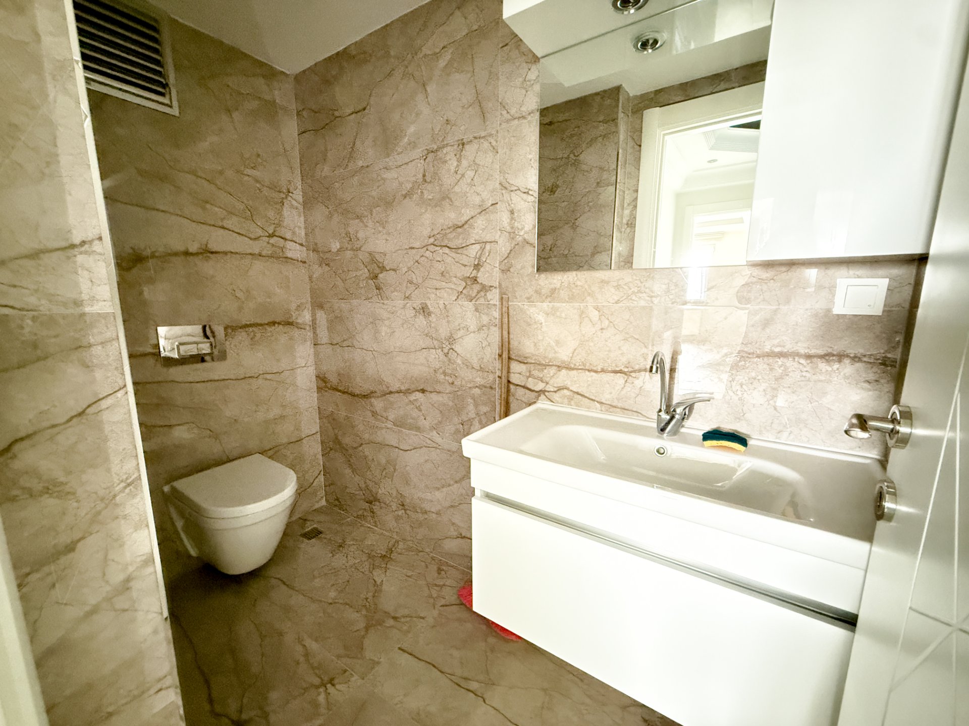 Gültepe'de 220m2 3+1 Odalı Full Yapılı Daire - 19