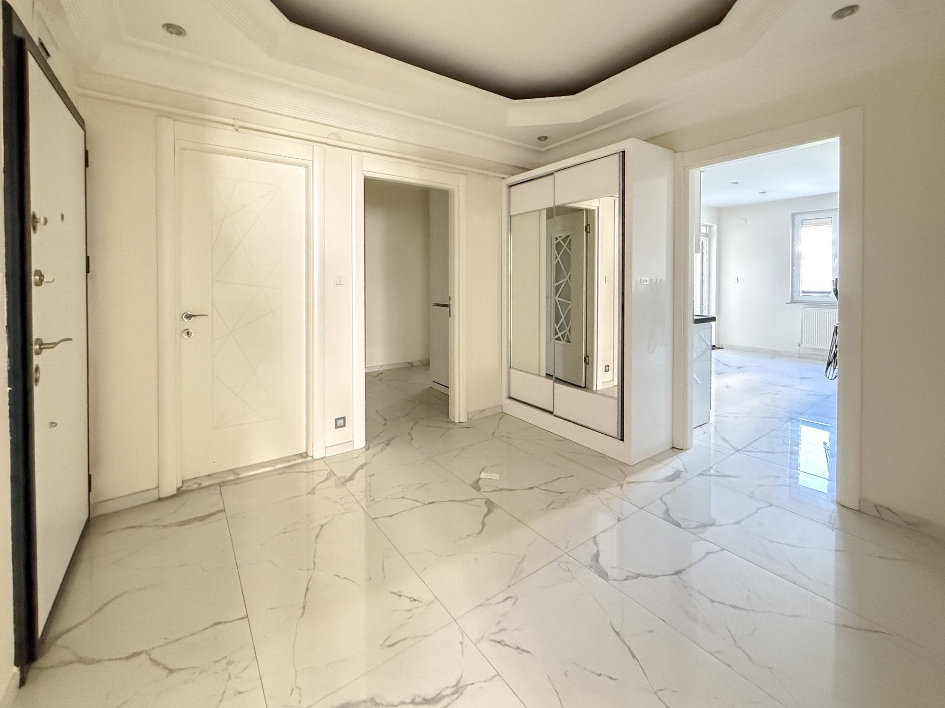 Gültepe'de 220m2 3+1 Odalı Full Yapılı Daire - 18