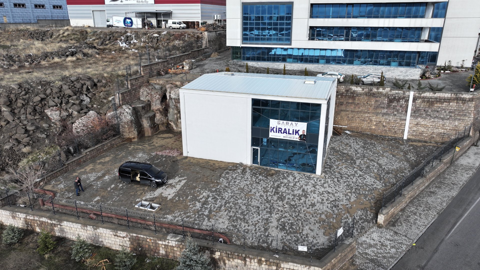 Mimarsinan OSB Girişinde Kiralık İş Yeri | 400 m² Showroom, Depo ve Mağaza Alanı
