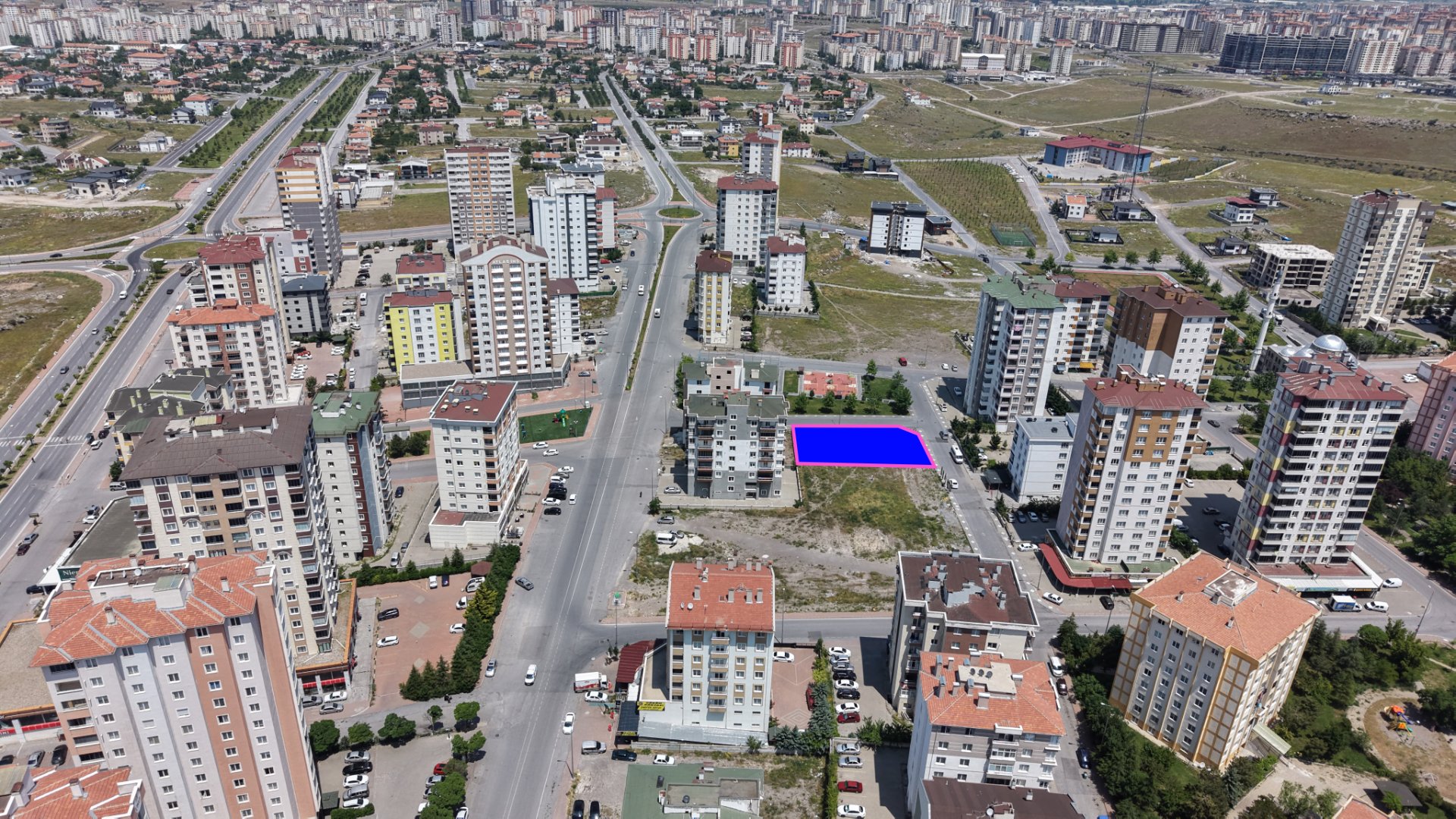 TOKİ Demokrasi Mahallesinde 812 m² Köşe Parsel Satılık