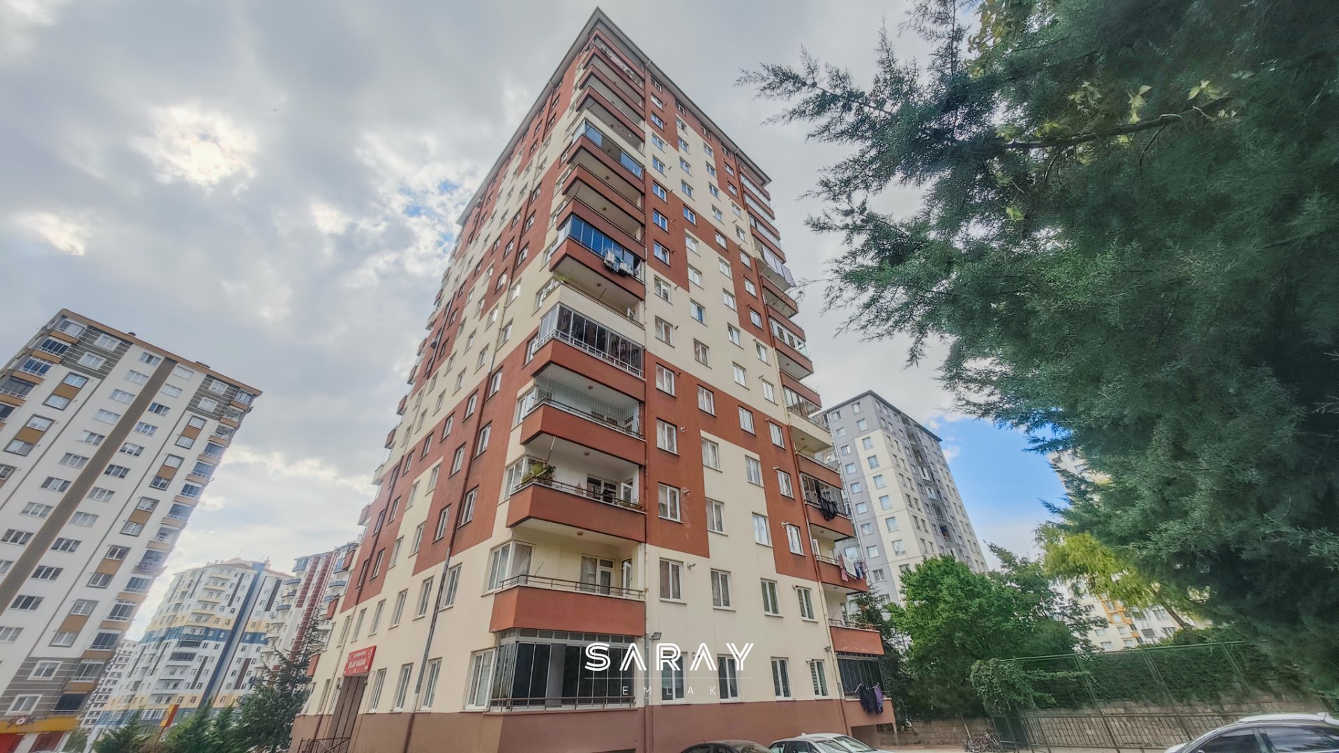 PAPATYA CADDESİ ÜZERİNDE, İÇİ TAMAMEN YAPILI 3+1 KİRALIK DAİRE