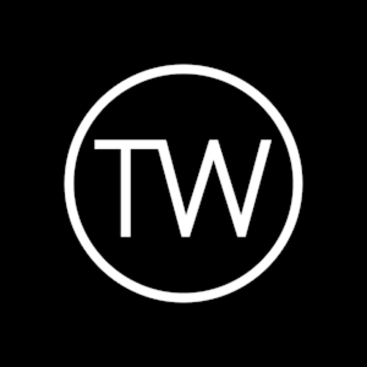 Logo de la empresa TW, donde Rouss Melanny Charpentier Ramirez realiza sus prácticas de Diseño Gráfico a través de un convenio con TRAZOS.