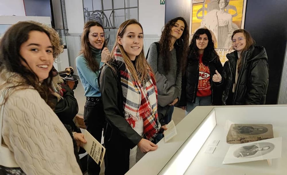 ¡Nuestros alumnos de Dirección de Arte visitan la imprenta!