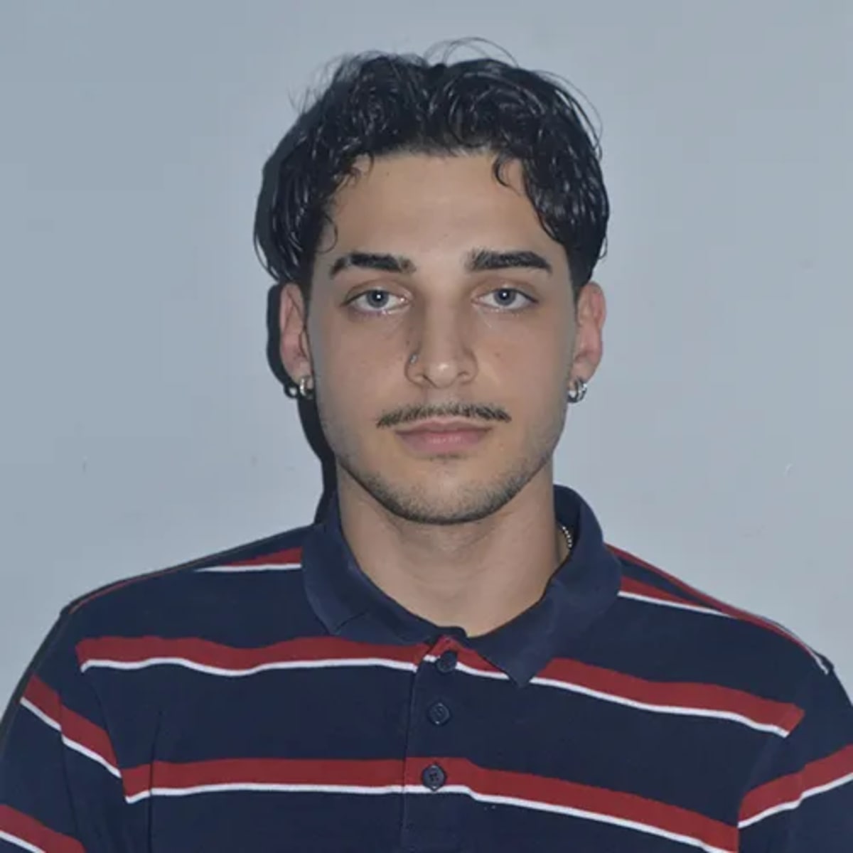 Retrato de Dario García Fernández, antiguo alumno de TRAZOS y actual Motion Grapher en Tu Luz y Mi Calma, formado en el Máster en Motion Graphics y Animación Visual con Unreal Engine e IA.