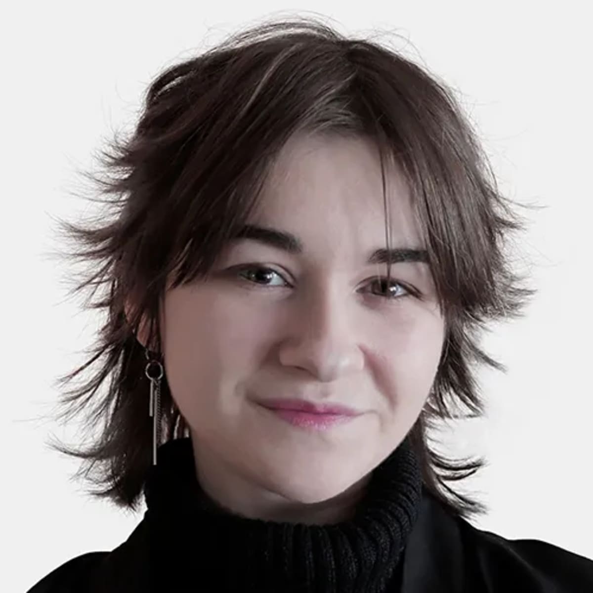 Elena Puig, alumna del Máster Profesional en Diseño Gráfico y Motion Graphics de TRAZOS y actualmente Diseñadora Gráfica en Ibercaja.