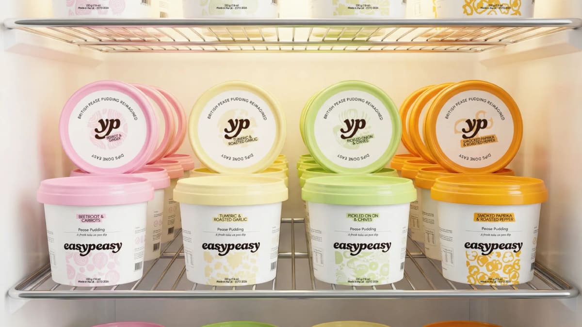 La gama de tarrinas de easypeasy colocada en el lineal refrigerado del supermercado, de Diana Requena, alumna de Diseño Gráfico y Motion Graphics en TRAZOS
