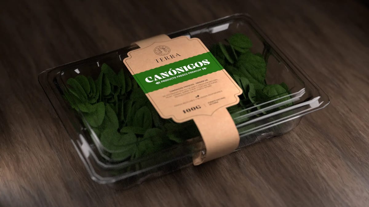 Tarrina de canónigos frescos con faja kraft de la marca gourmet Terra, de Diseño Gráfico y Motion Graphics en TRAZOS