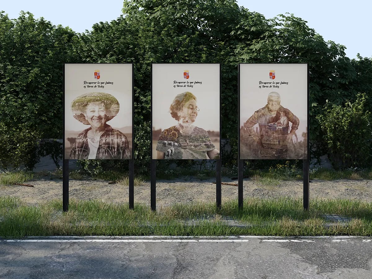 Mupis de calle de la campaña Recuperar lo que fuimos con retratos a doble exposicion de personas mayores rurales, de Diseño Gráfico y Motion Graphics en TRAZOS