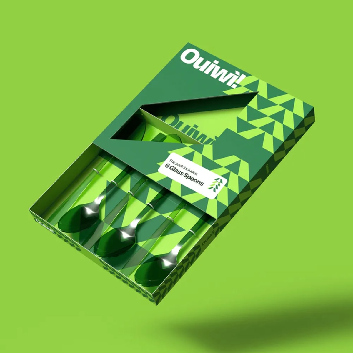 Caja de packaging verde de la marca Ouiwi con cucharas de cristal, de Germán Miranda Garrido, alumno de Diseño Gráfico y Motion Graphics en TRAZOS