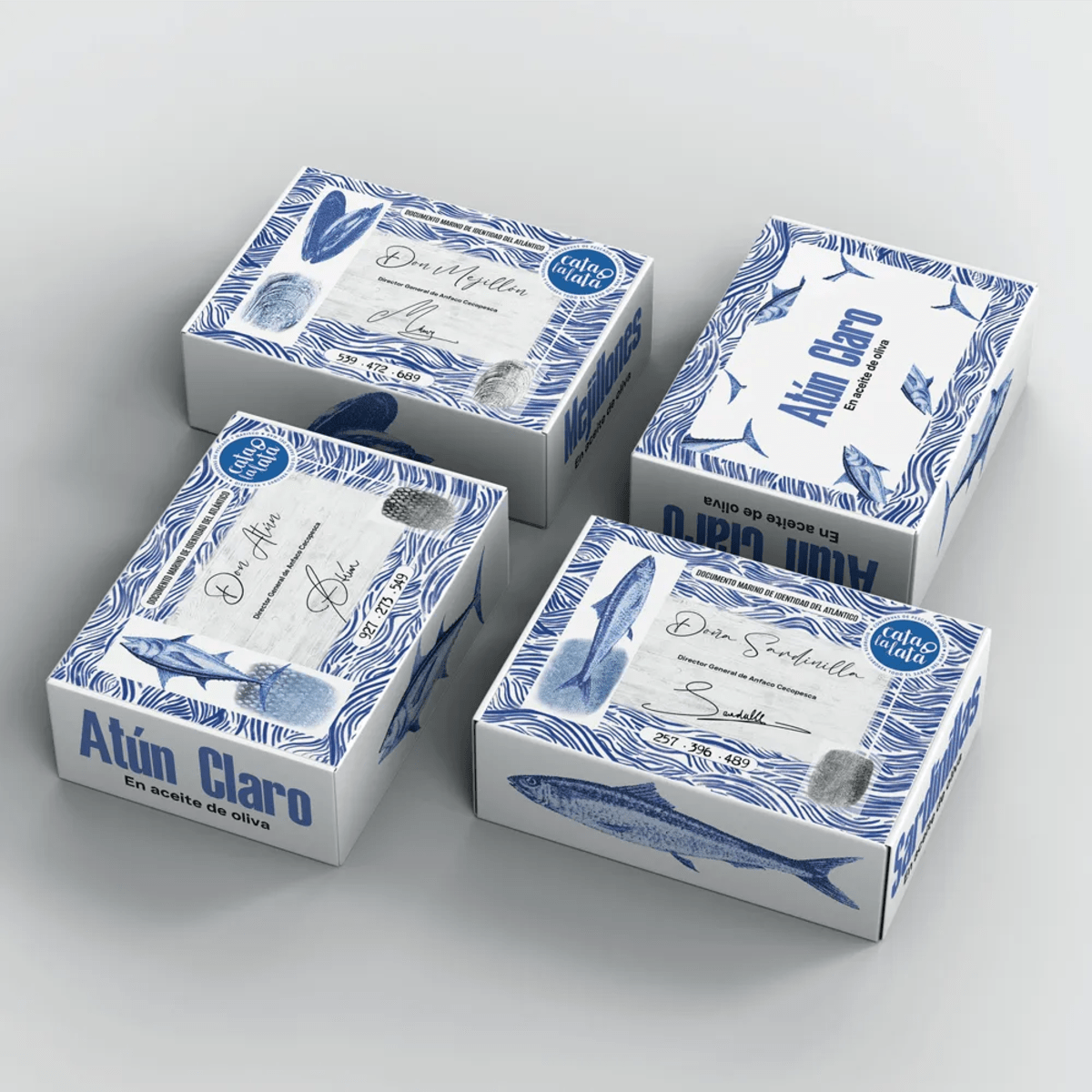 Cajas de conservas de pescado de la marca Cata la lata con ilustraciones azules, de Rita García, alumna de Diseño Gráfico y Motion Graphics en TRAZOS