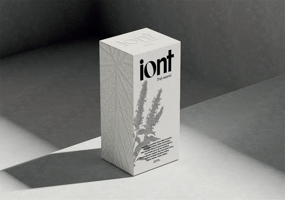 Estuche vertical de la marca iont con ilustración botánica, de Rita García, alumna de Diseño Gráfico y Motion Graphics en TRAZOS