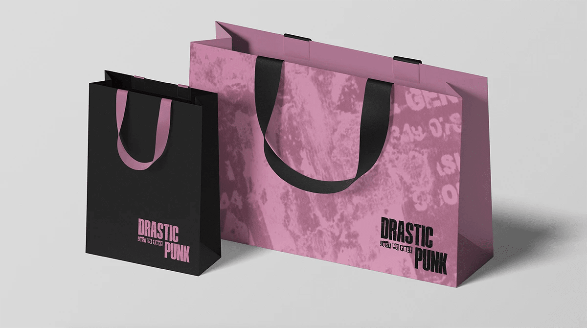 Bolsas de papel de la marca DRASTIC PUNK, de Lucía San Miguel, alumna de Diseño Gráfico y Motion Graphics en TRAZOS
