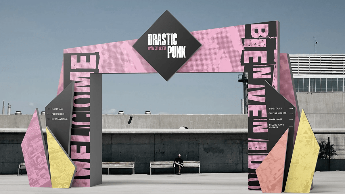 Arco de entrada y señaletica del festival DRASTIC PUNK, de Lucía San Miguel, alumna de Diseño Gráfico y Motion Graphics en TRAZOS