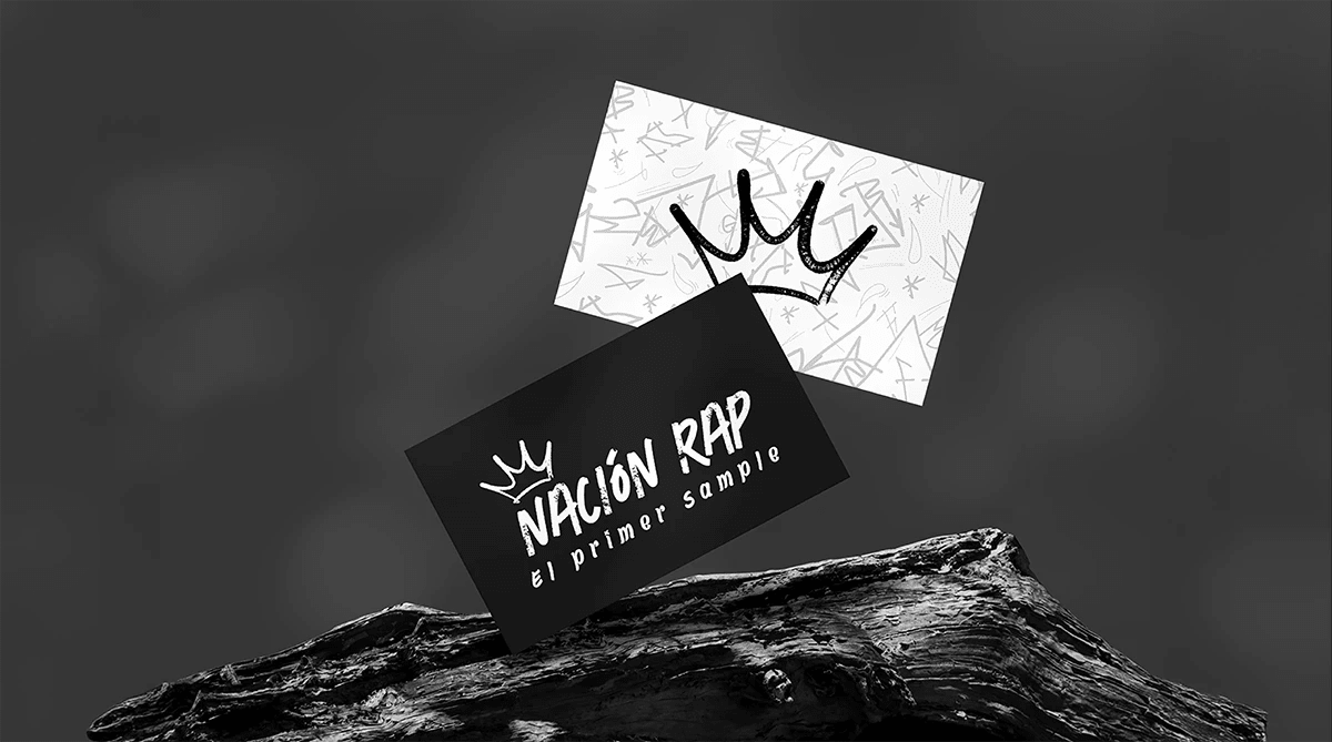 Tarjetas de visita del festival Nación Rap con logotipo de corona de grafiti, de Hugo Sánchez Herrero, alumno de Diseño Gráfico y Motion Graphics en TRAZOS
