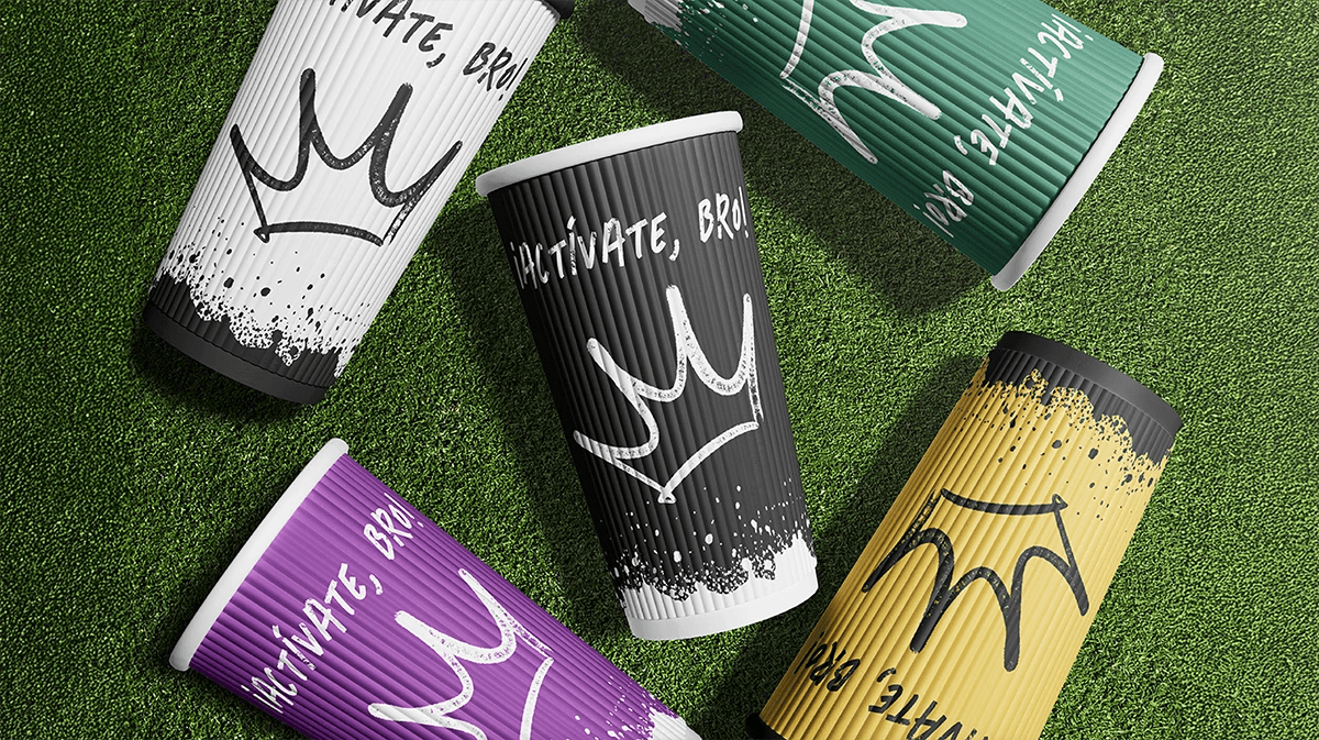 Vasos de cartón del festival Nación Rap con el lema Actívate Bro, de Hugo Sánchez Herrero, alumno de Diseño Gráfico y Motion Graphics en TRAZOS