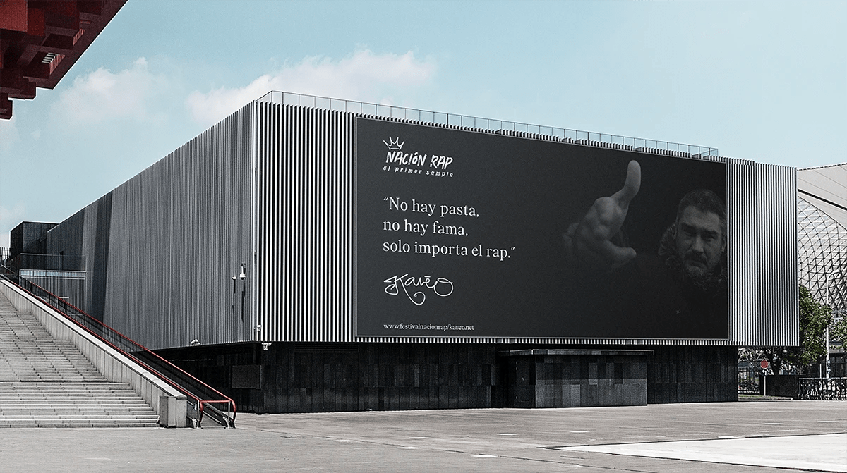 Valla publicitaria del festival Nación Rap en la fachada de un edificio, de Hugo Sánchez Herrero, alumno de Diseño Gráfico y Motion Graphics en TRAZOS