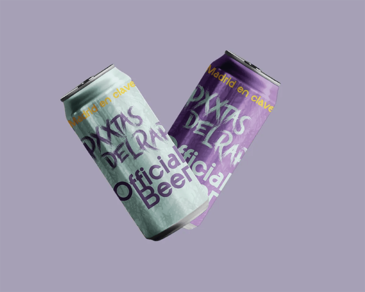 Latas de cerveza oficial de Pxxtas del Rap en verde y morado, de Gonzalo Martínez Gómez, alumno de Diseño Gráfico y Motion Graphics en TRAZOS