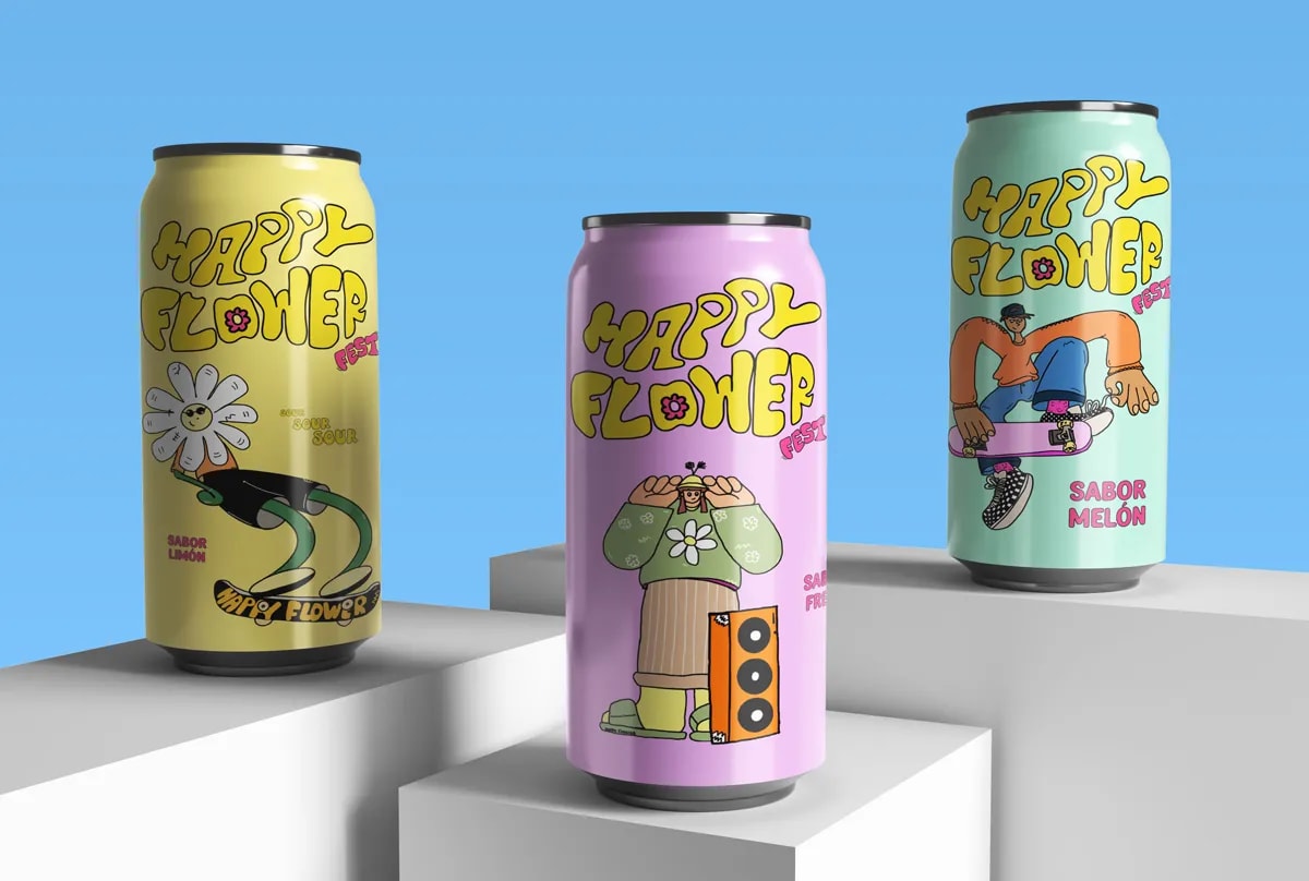 Tres latas Happy Flower Fest expuestas sobre peanas blancas, de Sofía Villalta, alumna de Diseño Gráfico y Motion Graphics en TRAZOS