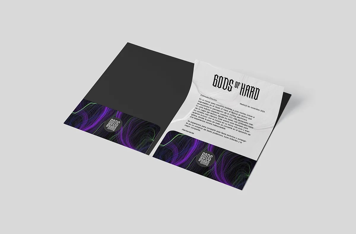 Carpeta con carta de invitación del festival de techno Gods of Hard, de Álvaro Fernández Cerón, alumno de Diseño Gráfico y Motion Graphics en TRAZOS
