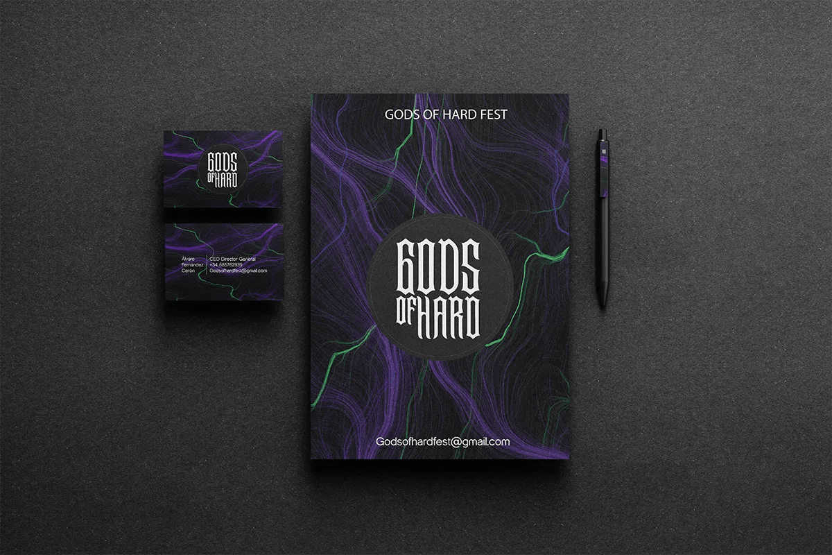 Poster y tarjetas del festival de techno Gods of Hard sobre fondo oscuro, de Álvaro Fernández Cerón, alumno de Diseño Gráfico y Motion Graphics en TRAZOS